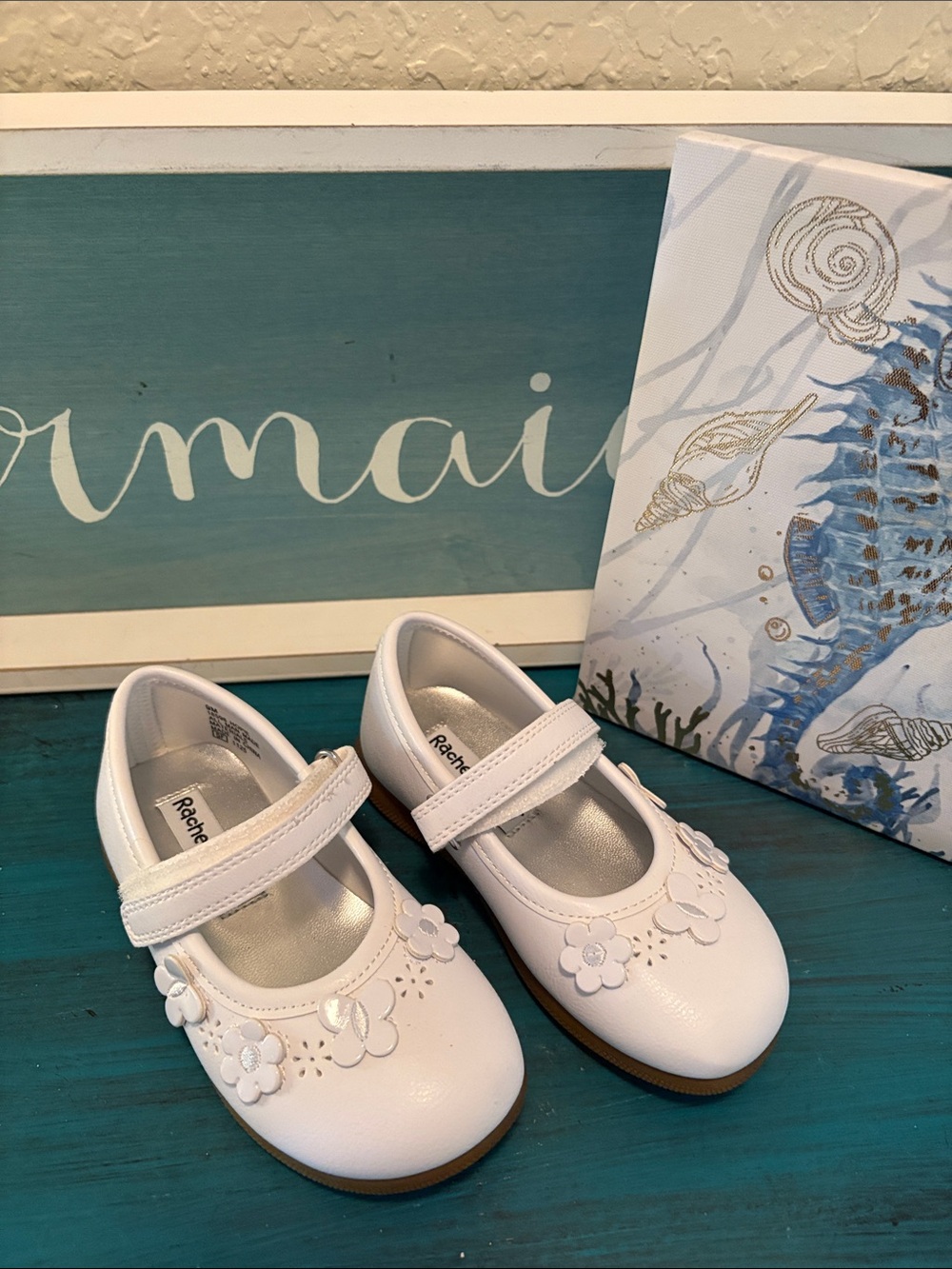 NWOB Rachel White Girls' Mary Jane Dress Shoes with Floral Appliqués